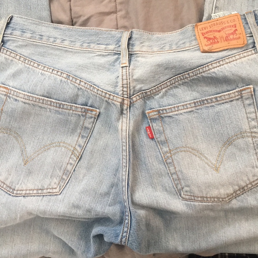 Levi’s high waisted mom/boyfriend jeans